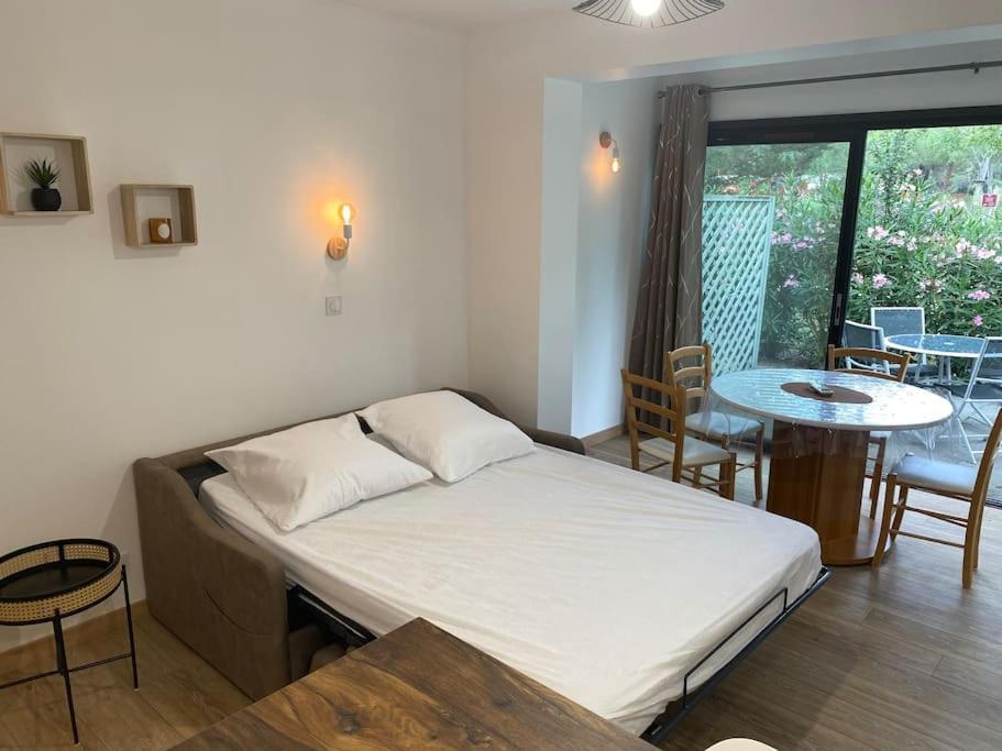 Appartement Residence Vacances Amandier Arles Exteriör bild